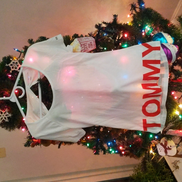 Open back Tommy Hilfiger Tee - Picture 4 of 17